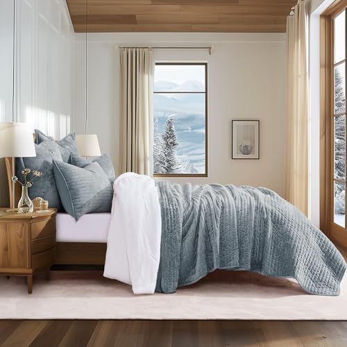 Stripe Channel Luxury Velvet Quilt Set Queen Size
