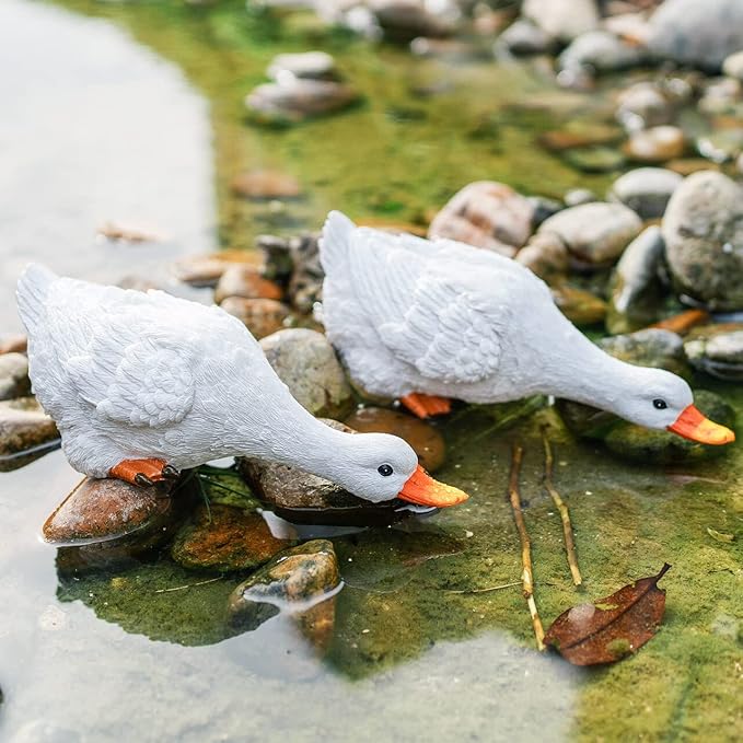 Garden Duck Statues Christmas Pond Decor Resin Goose Sculptures & Statues Funny Animal Outdoor Figurines Yard Art for Patio Pool Lawn, Ideal Gifts for Women Mom