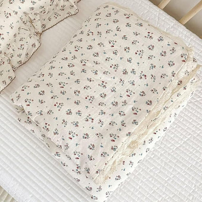 BuLuTu Cotton Muslin Quilted Blanket for Toddler/Twin Bed, Soft Breathable Children Comforter with Lace Edge, Chic Shabby Reversible Floral Quilt, Kids Boys Girls Gauze Cotton Bedding, 60x78 Inches