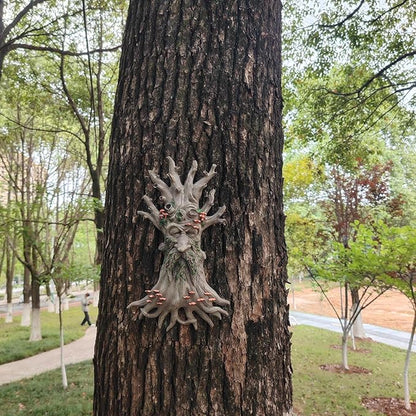 Whimsical Tree Face Garden Decoration ，Tree Faces Decor Outdoor Wallmounted Statue Art with Leaf Features, Outdoor Decor Garden Accessory.(Mushroom)